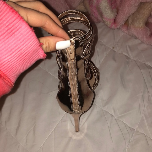 USED ONCE STEVE MADDEN ROSE GOLD HEELS - Picture 4 of 5